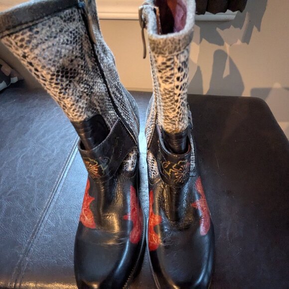 Italmoda Ankle Boots - Picture 3 of 11